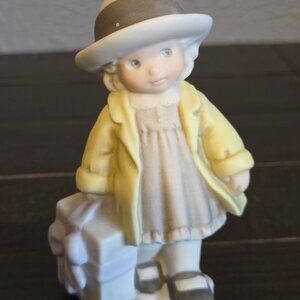 1996 Vintage Kim Anderson Girl with Present Figurine #201561